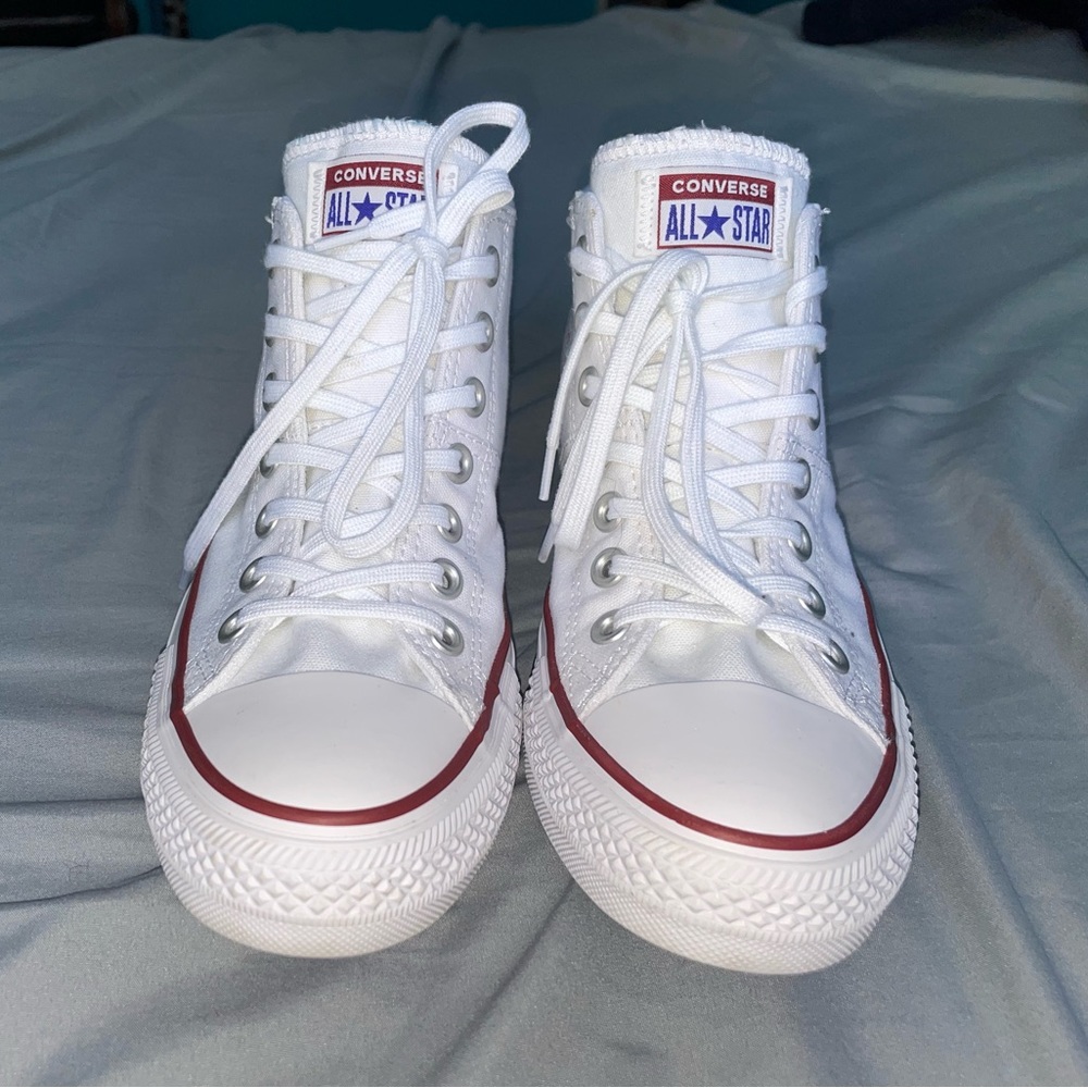 Converse size: 9 color: white, brand new